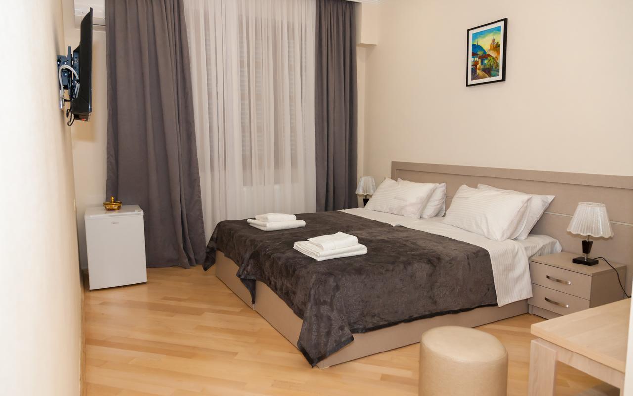 Holiday Rooms Tbilisi Buitenkant foto
