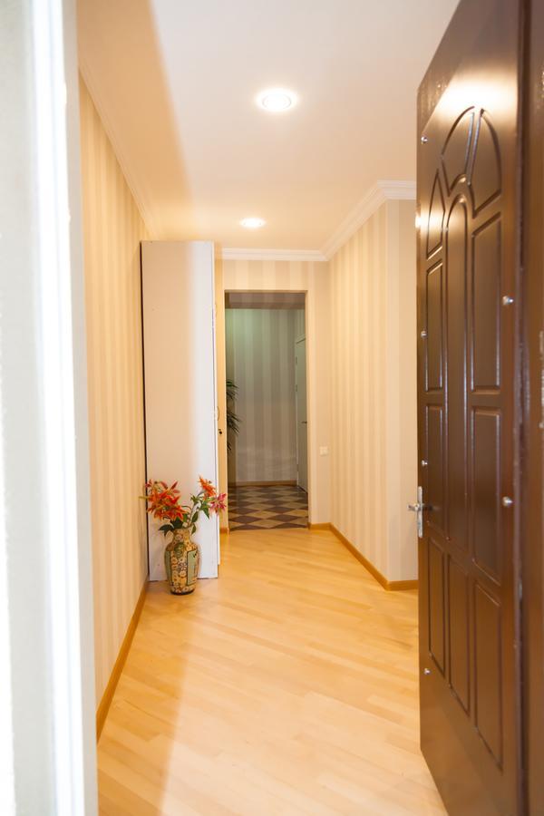 Holiday Rooms Tbilisi Buitenkant foto